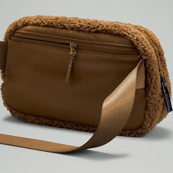 Lululemon Everywhere Fleece Brown Belt Bag burnt caramel brown - Picture 2 of 4